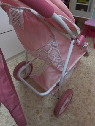 Silla de muñecas rosa con corazones