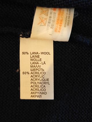 Maglia-vestito nero con bottoni rivestiti