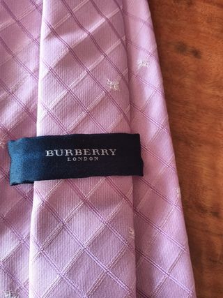 Corbata Burberry rosa