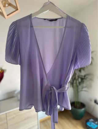 Blusa lila cruzada lazo escote