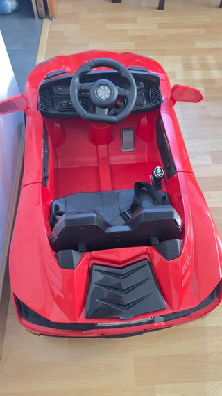 Coche eléctrico infantil rojo