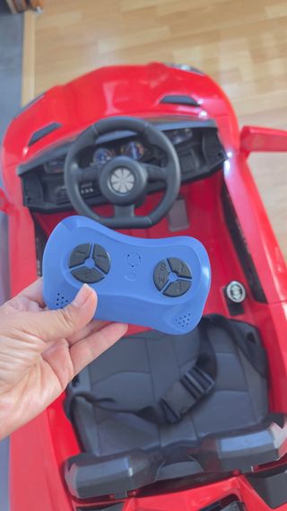 Coche eléctrico infantil rojo