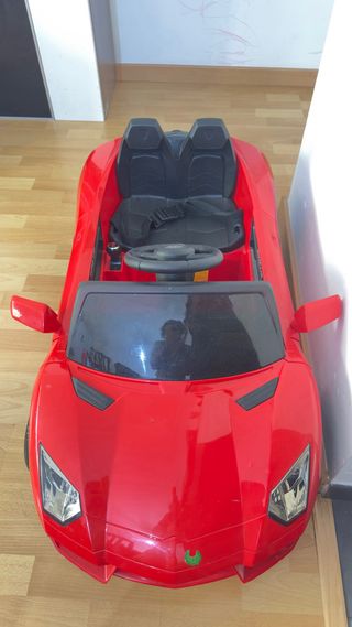 Coche eléctrico infantil rojo