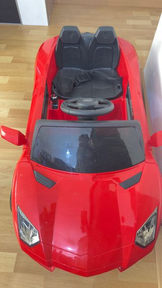 Coche eléctrico infantil rojo