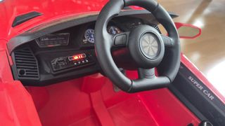 Coche eléctrico infantil rojo