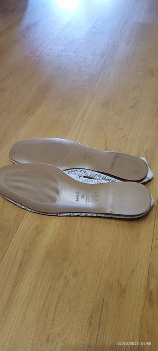 Zapatos bailarina blancos con pedrería