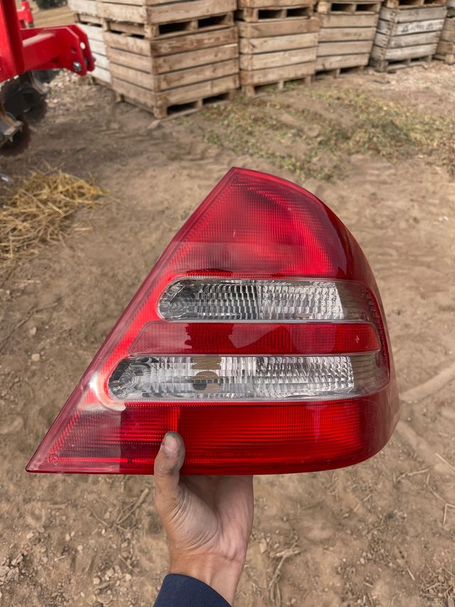 Faro derecho Mercedes Clase C 2002