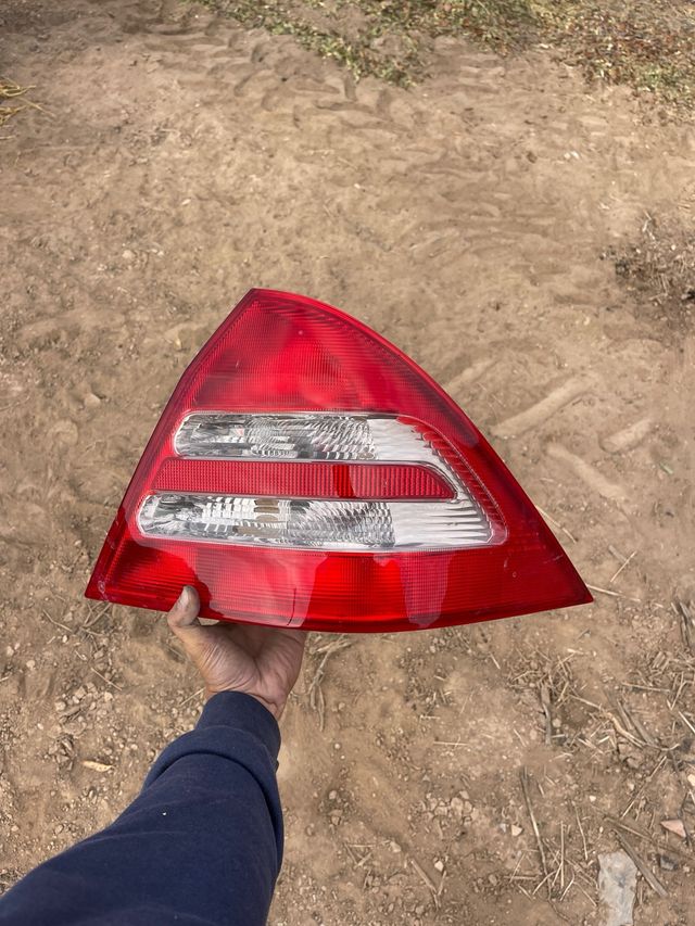 Faro derecho Mercedes Clase C 2002