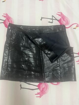 Falda mini efecto piel cocodrilo Mango