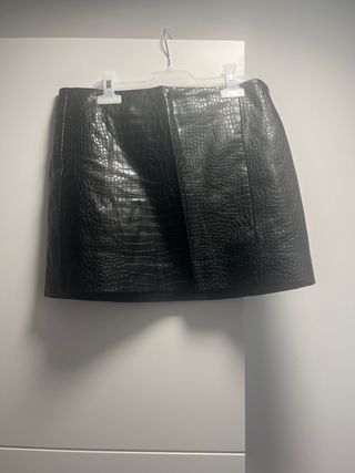 Falda mini efecto piel cocodrilo Mango