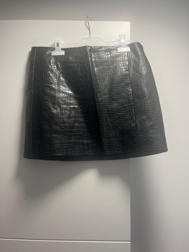 Falda mini efecto piel cocodrilo Mango