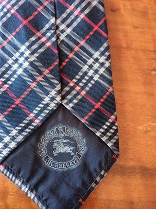 Corbata Burberrys cuadros azul y rojo
