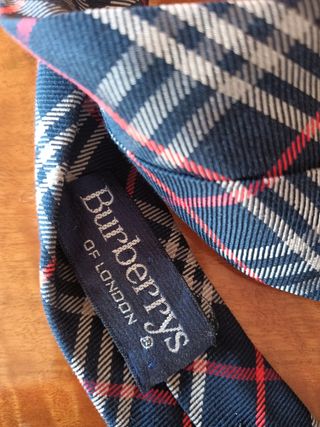 Corbata Burberrys cuadros azul y rojo