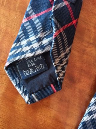Corbata Burberrys cuadros azul y rojo