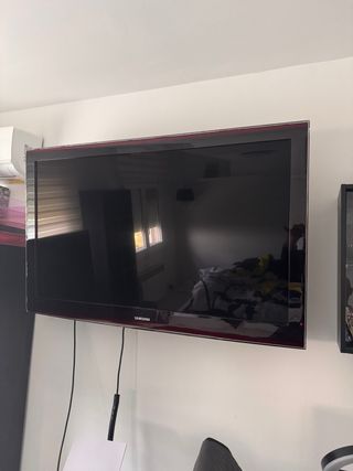 Samsung 52'' Full HD TV con soporte pared