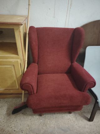 Sillón antiguo de una plaza