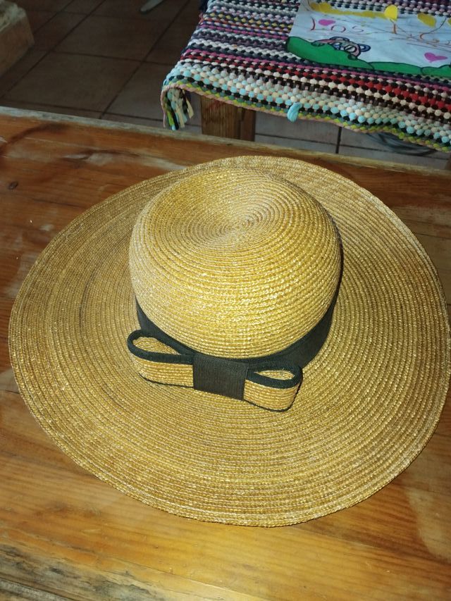 Sombrero de paja amarillo con cinta negra