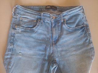 Pantalón pitillo vaquero Zara mujer