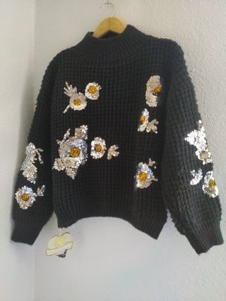 Jersey negro con lentejuelas doradas