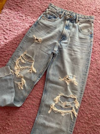 Pantalón vaquero desgastado azul