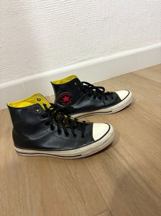 Converse piel negras , forro amarillo Talla 41