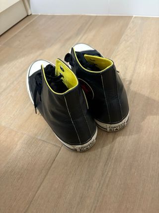 Converse piel negras , forro amarillo Talla 41