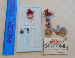 Miniatura porticina dollhouse azzurra con accessor