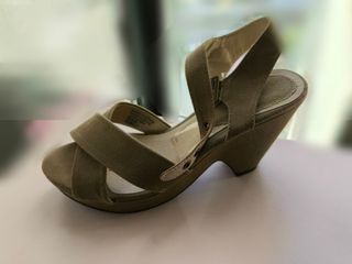 Sandalias cuña Pull and Bear verde