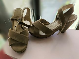 Sandalias cuña Pull and Bear verde