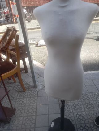 Maniquí blanco para ropa