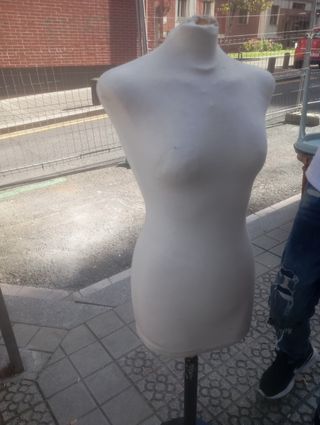 Maniquí blanco para ropa