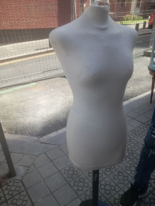 Maniquí blanco para ropa