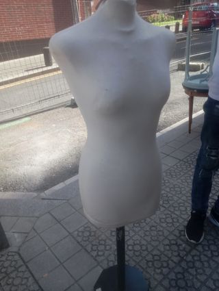 Maniquí blanco para ropa