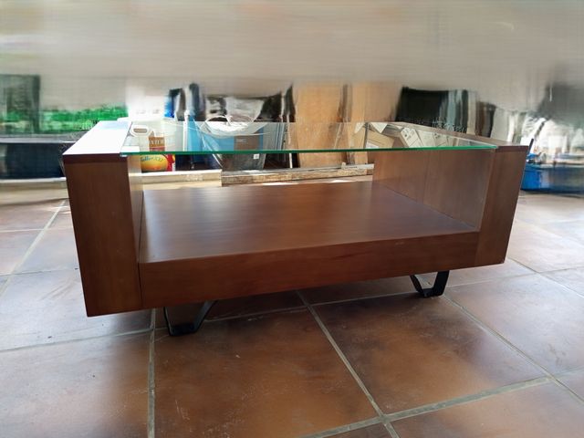Mesa de centro de madera y cristal