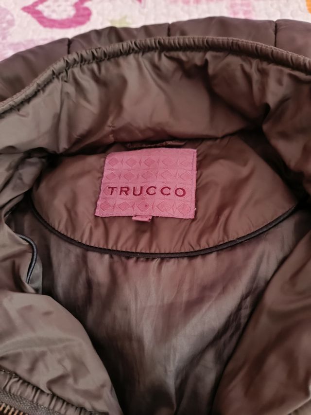 Cazadora marrón con capucha