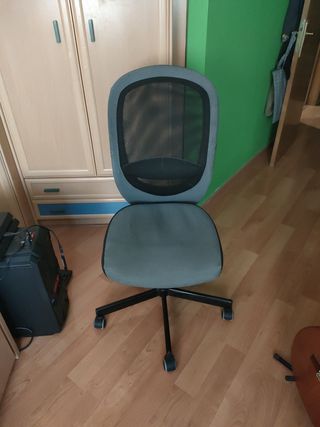 Silla de oficina IKEA gris y negra