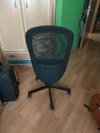 Silla de oficina IKEA gris y negra
