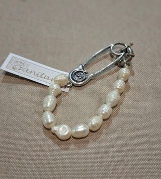 Pulsera  perlas y broche seguridad plateado