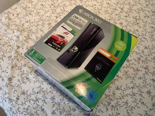 Xbox 360 250GB con 2 mandos y caja original