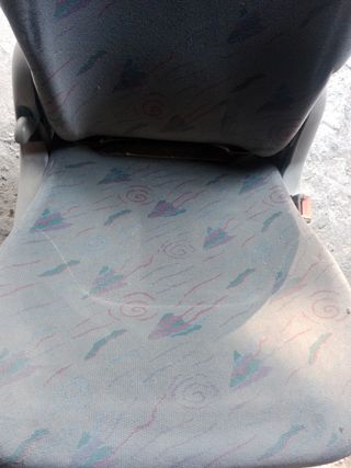 Asiento de coche con reposacabezas