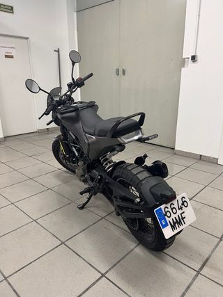 Husqvarna Svartpilen 401