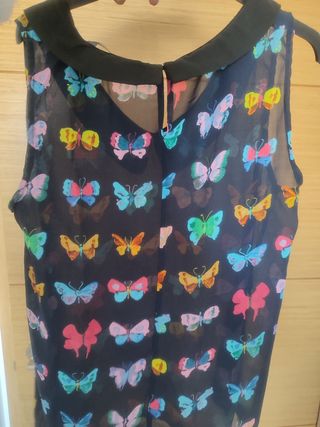 Blusa con estampado de mariposas