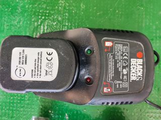 Taladro Black & Decker con cargador y batería
