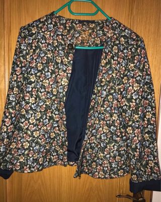 Chaqueta floral multicolor
