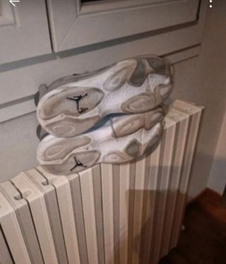 Scarpe Jordan grigie usate una volta