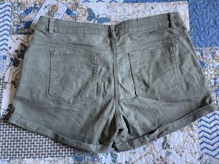 Pantalón corto H&M verde