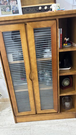 Mueble madera vitrina y estantería