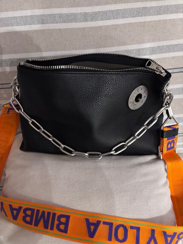 Bolso Bimba y Lola Negro Cuero Cadena Multicolor