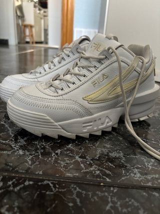 Zapatillas Fila de talla 38 y medio. 