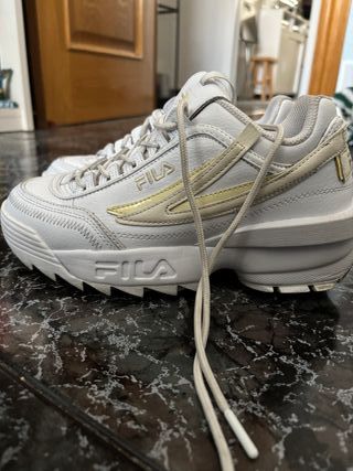 Zapatillas Fila de talla 38 y medio. 